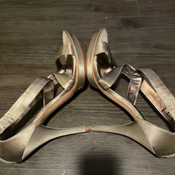 BCBG Pewter High Platform Heels 10M NWOT - Picture 9 of 12